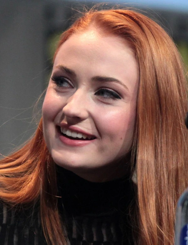 <strong>Sophie Turner</strong>. Immagine di Gage Skidmore.
