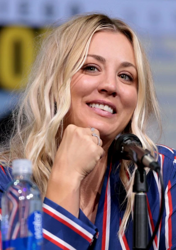 <strong>Kaley Cuoco</strong>. Immagine di Gage Skidmore.
